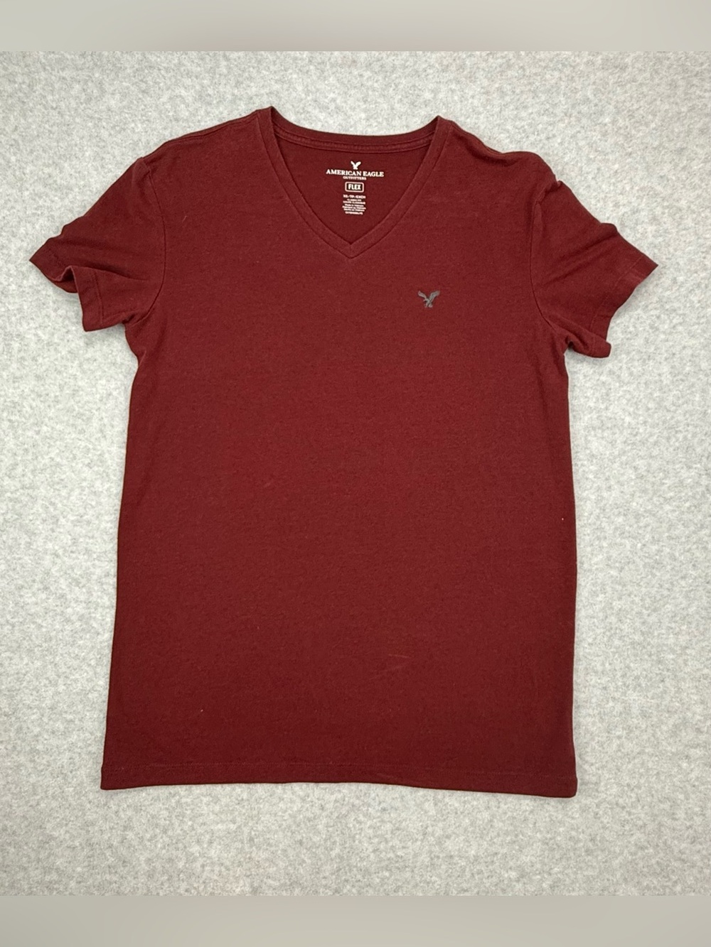 American Eagle Men’s XS Flex V Neck T Shirt Burgundy Maroon Classic Fit Logo